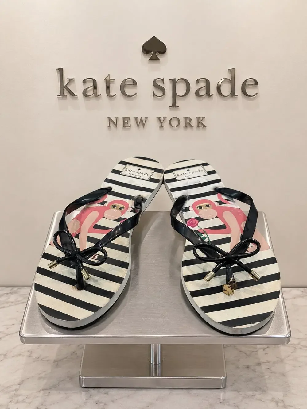 Kate Spade Fifi Monkey Striped Bow Flip Flop Sandals Women’s Size 9/10